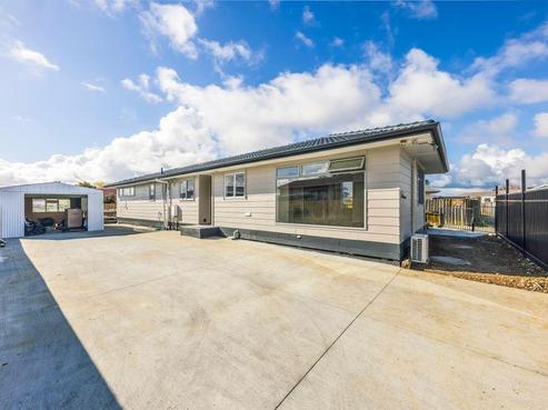 2/61 Templeton Place, Clendon Park