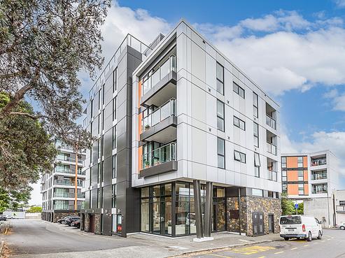 207/10 Lion Place, Epsom