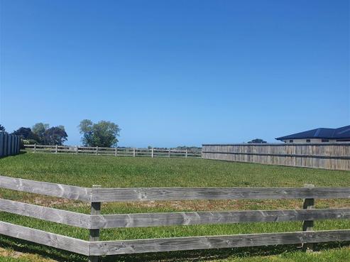 100 Sutherland Drive, Woodend Beach