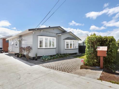 105 Fowlds Avenue, Sandringham