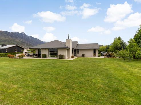 77 Ferry Hill Drive, Lower Shotover