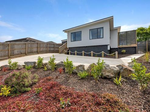 53 Pebble Beach Boulevard, Kamo