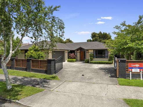110 Saint James Drive, Huntington