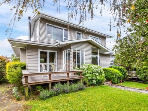 1/8 Hinekura Avenue, Taupo