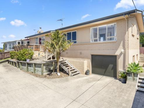 16B Jefferson Place, Brookfield