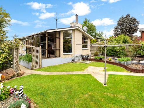 9 Constant Street, Sawyers Bay