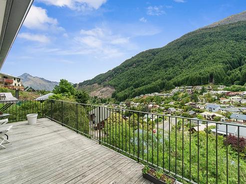 12A Broadview Rise, Fernhill/Sunshine Bay