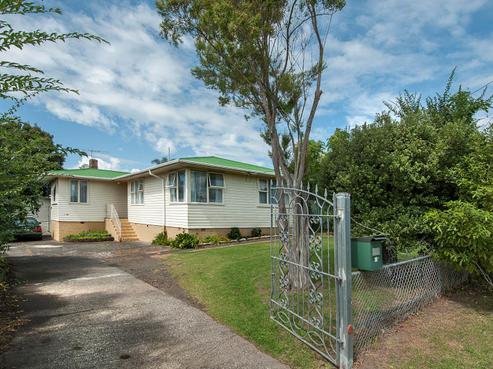 126 Cobham Crescent, Kelston