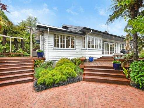 18 Dowling Grove, Silverstream