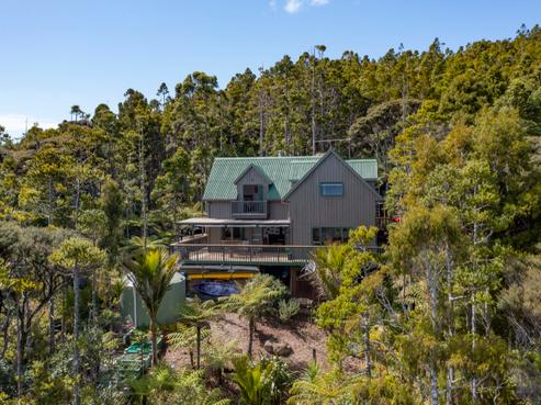 121 Lone Kauri Road, Karekare