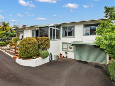 38 Houchens Road, Glenview