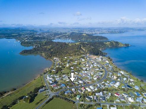 11 Peninsula Parade, Mangonui