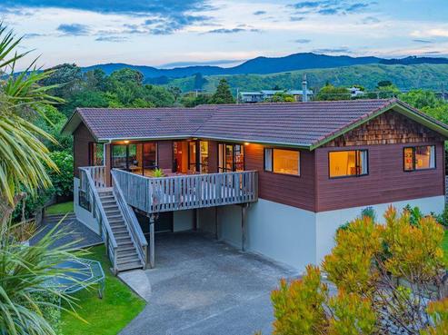 110 Renown Road, Raumati South