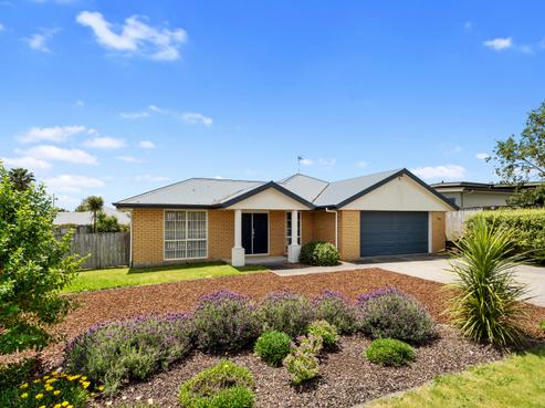 28 Thomas Road, Huntington
