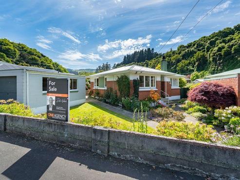 8 Rockside Road, Glenleith