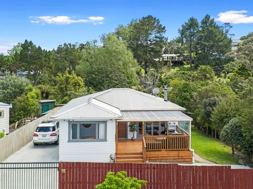 6 Woodside Road, Massey