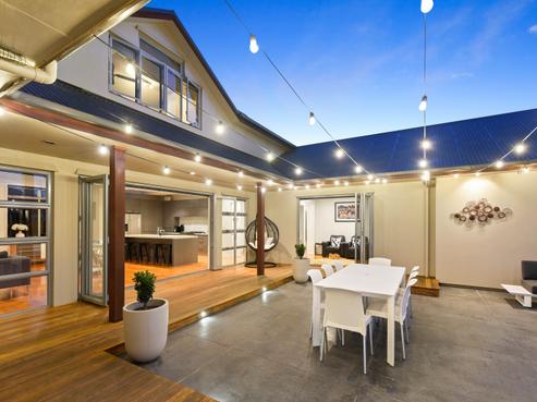 35 Barrington Drive, Huntington