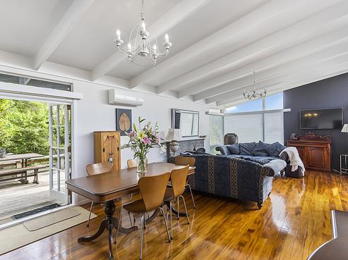 2 De Val Drive, Titirangi