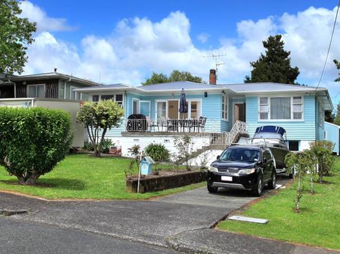 8 Sherwood Avenue, Te Atatu South