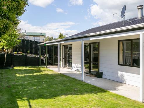 33 Norman Smith Street, Nukuhau