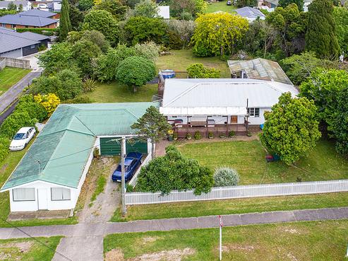 18 School Road, Riverhead