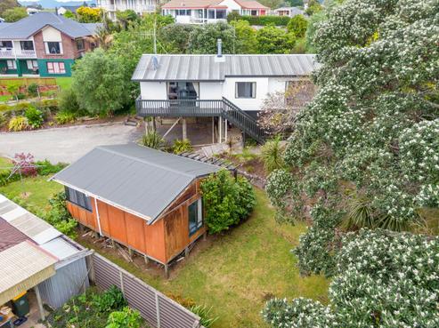 35 Pohutukawa Drive, Athenree