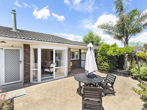 2/10 Kallaroo Place, Botany Downs