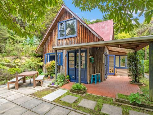166 Blue Mountains Road, Pinehaven