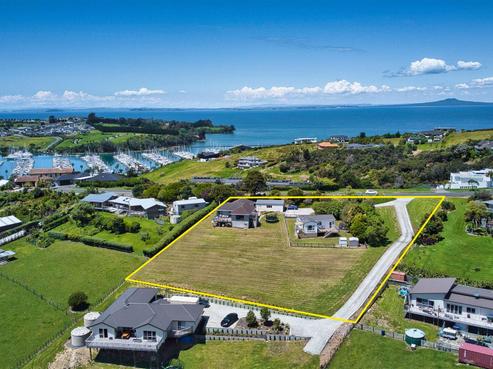 36 Roberts Road, Matakatia