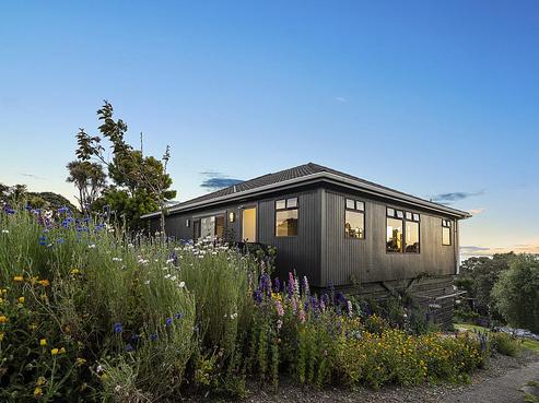 35 Kennedy Point Road, Surfdale