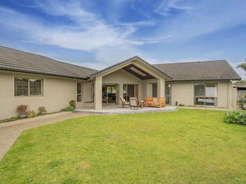54 Cholmondeley Crescent, Whitianga