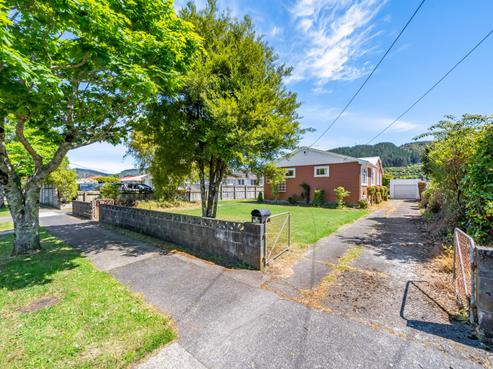 8 Hall Grove, Ebdentown