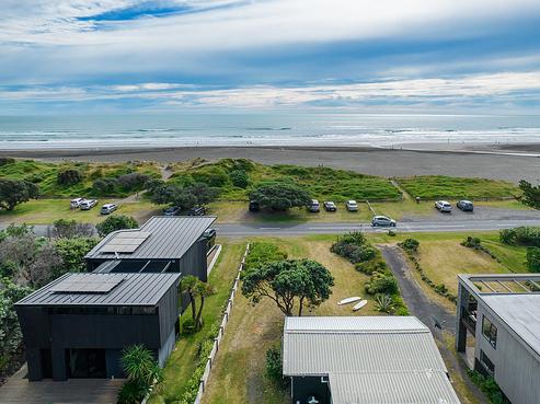 121 Marine Parade North, Piha