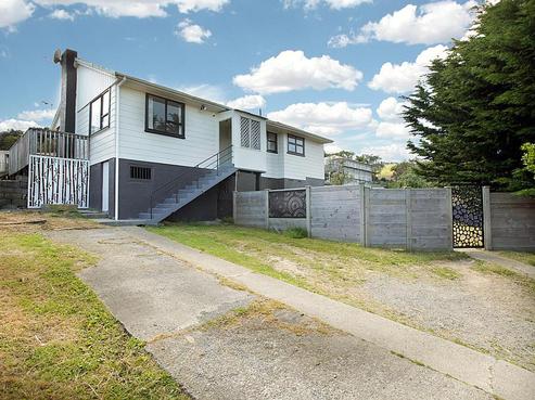13 Kalingo Street, Waitangirua