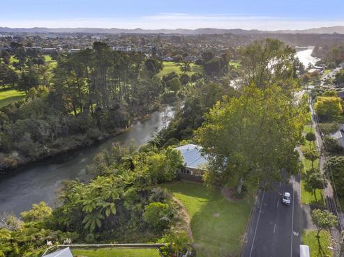 983 River Road, Queenwood