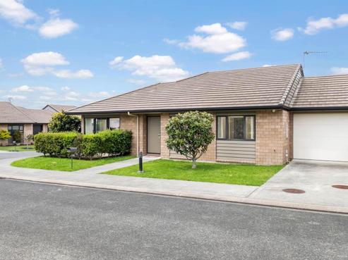 10 Royalle Mews, Botany Downs