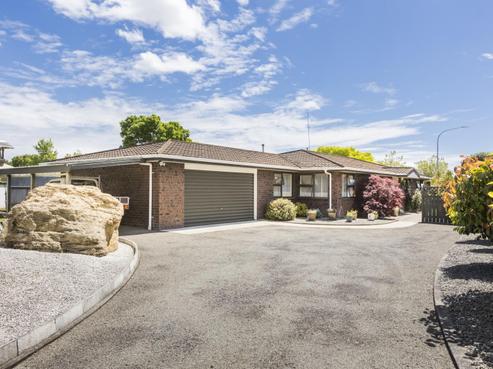 6 Huata Place, West End