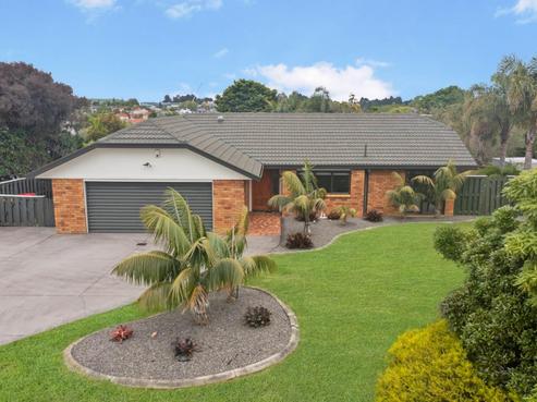 5 Camira Place, Botany Downs