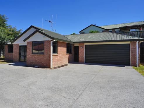 17 Pointon Glade, Grandview Heights