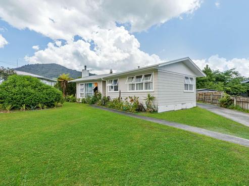 24 Lisa Crescent, Mangakakahi
