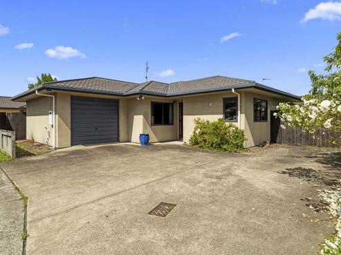 18 Lisa Place, Brookfield