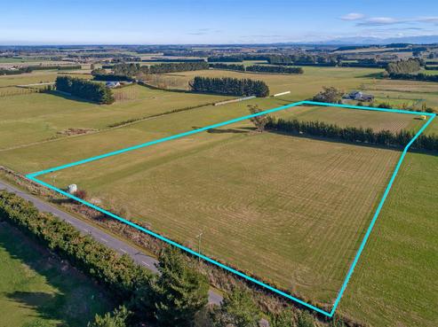 135 Davis Road, Cust