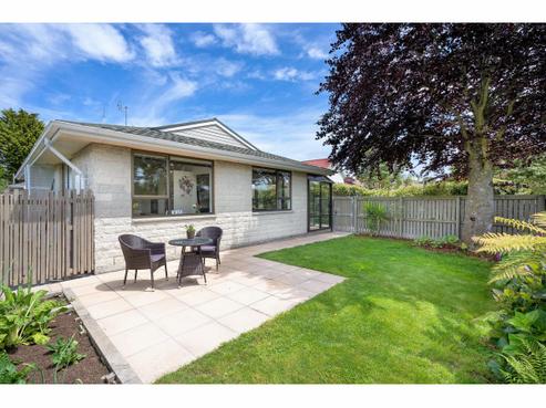 1/11 Young Street, Somerfield