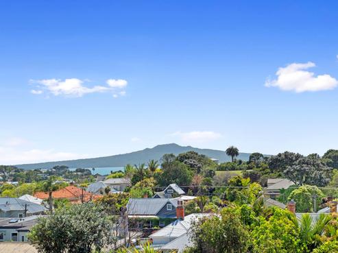 8/14A Albert Road, Devonport