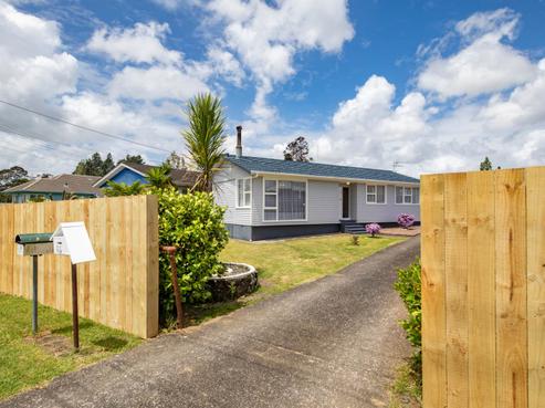 45 Woodside Road, Massey