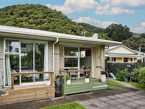 4/238 Muritai Road, Eastbourne