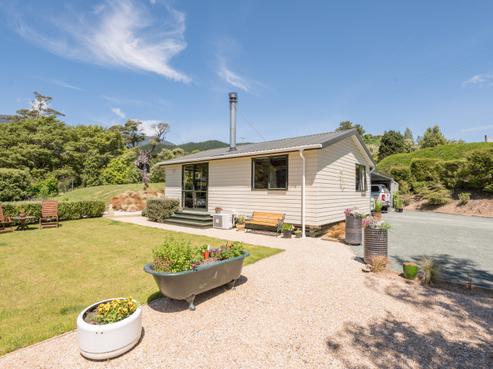 48 Macs Road, Hira