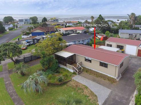 13 Taihiki Road, Clarks Beach