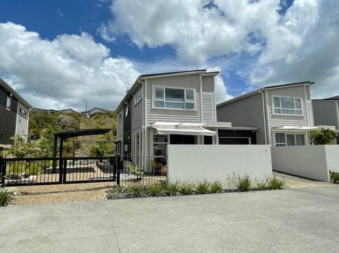 7 Sanremo Lane, Stanmore Bay