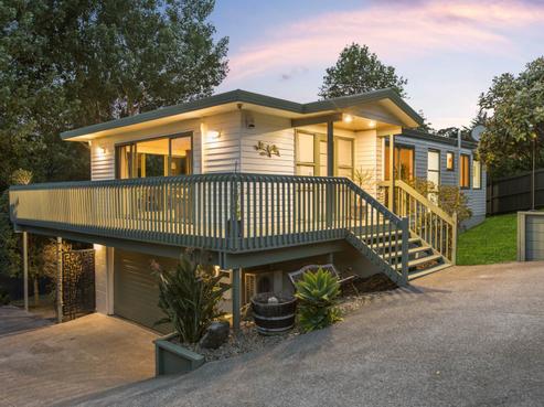 8 Landsdale Place, Massey